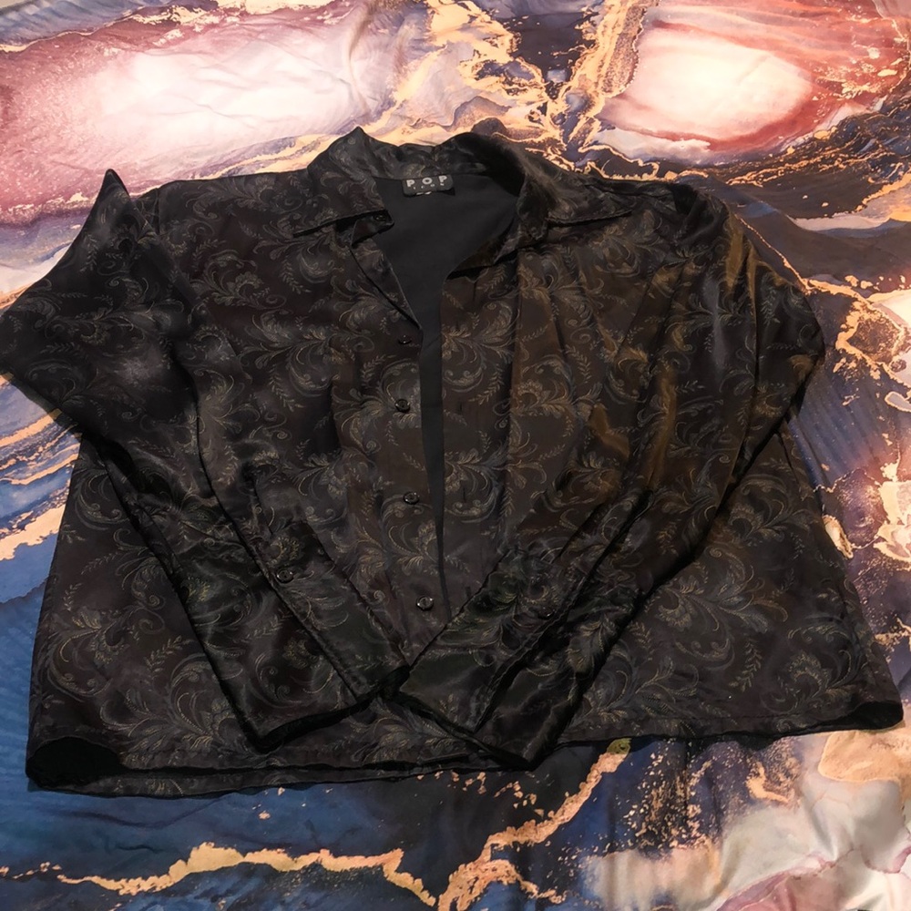 Look like a pop-star for special occasions or just show up big and show out.